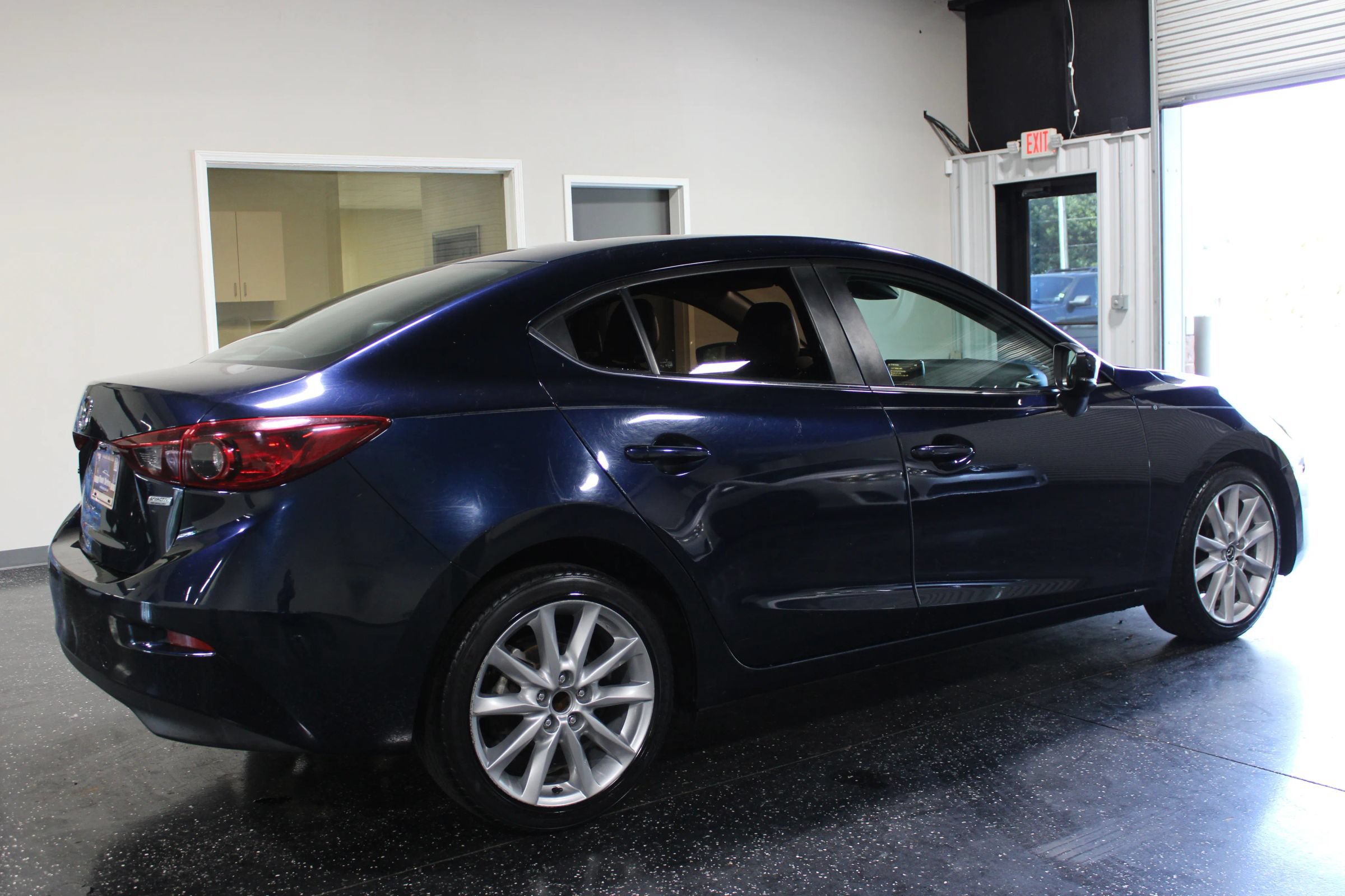 Used 2017 MAZDA MAZDA3 Touring FWD image 3