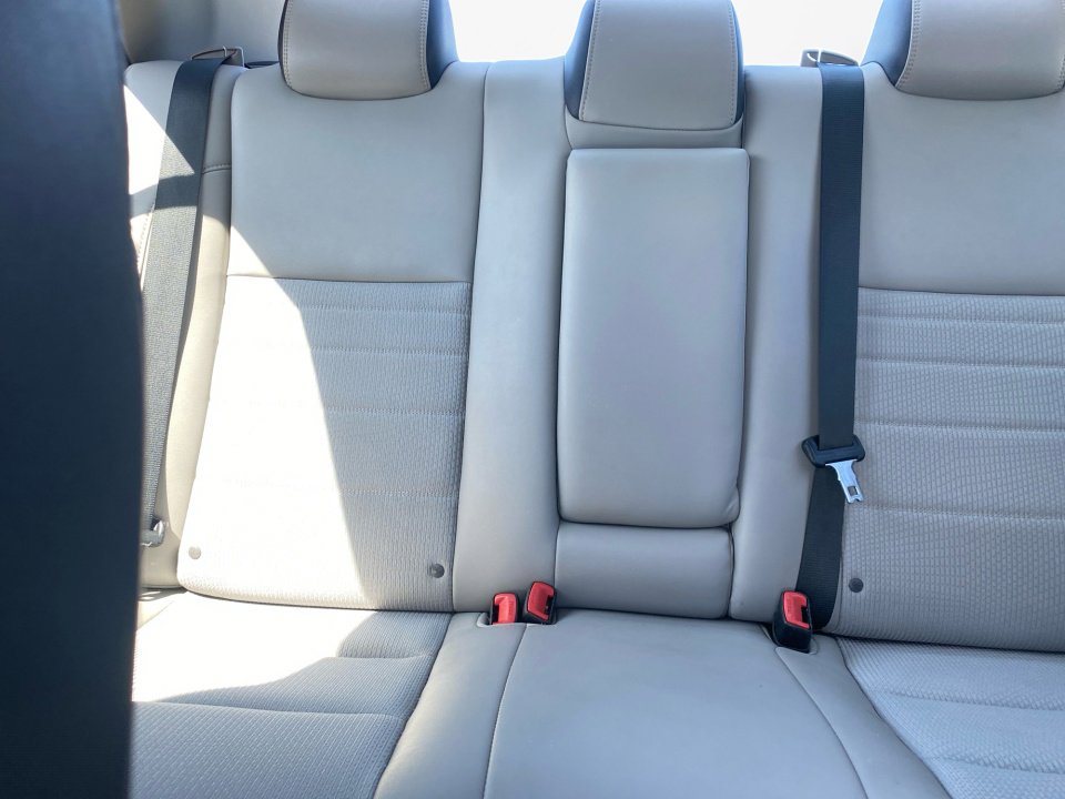 Used 2016 Toyota Camry SE image 15