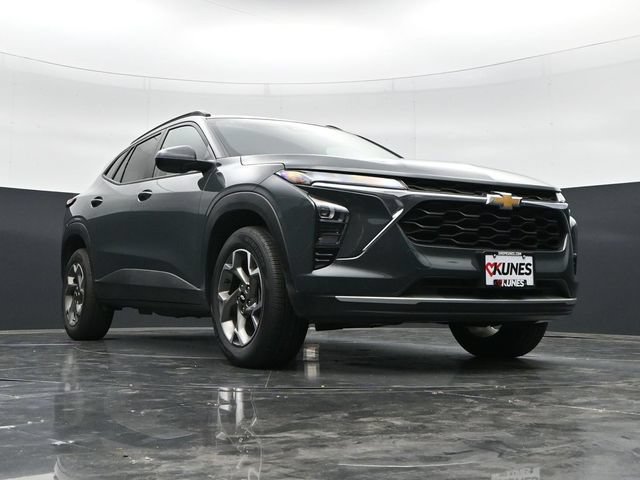 Used 2025 Chevrolet Trax LT w/ LT Convenience Package FWD image 39