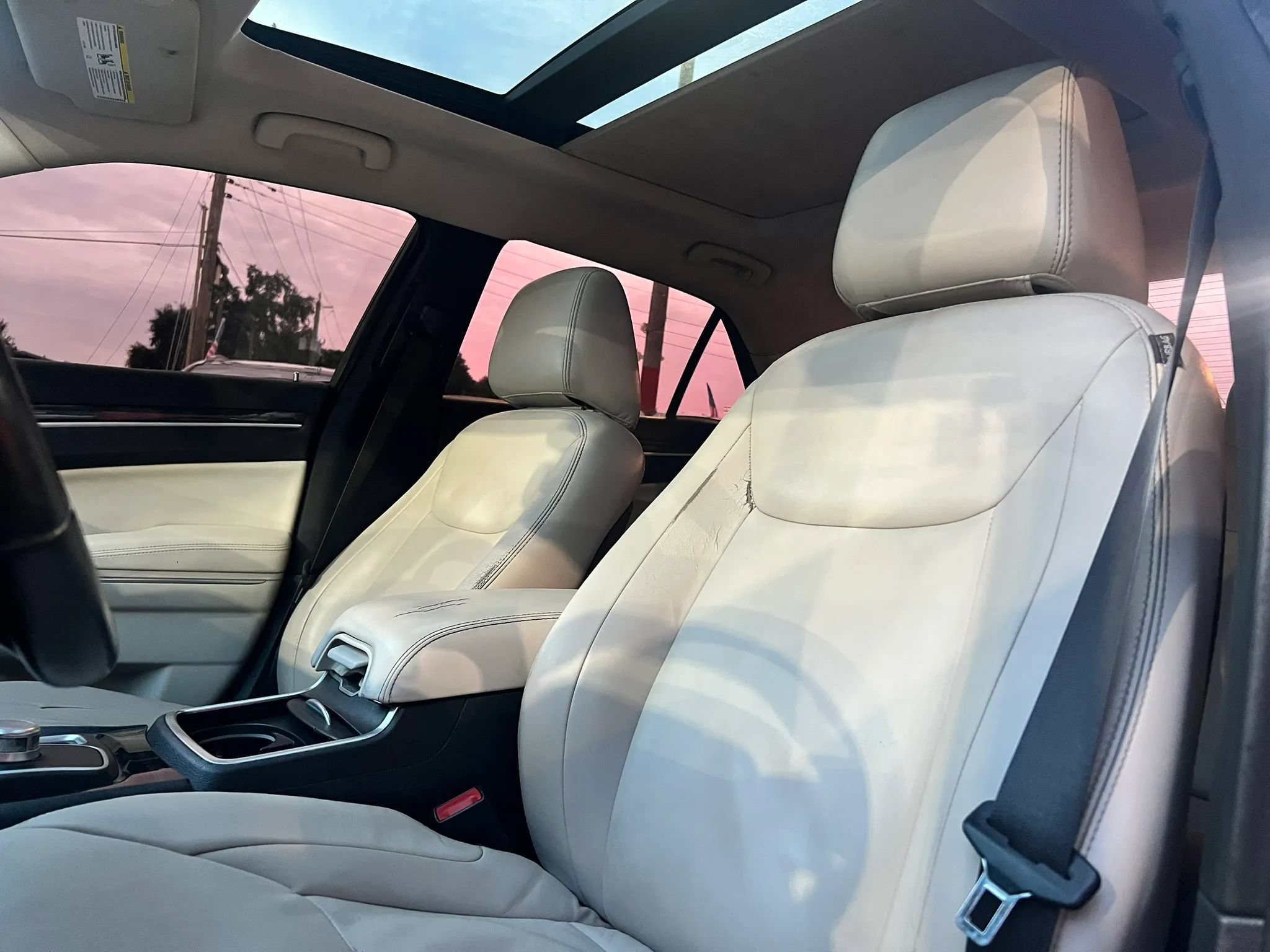 Used 2016 Chrysler 300 Limited RWD image 9