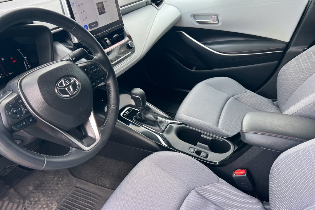 Certified 2025 Toyota Corolla SE w/ SE Premium Package FWD image 13