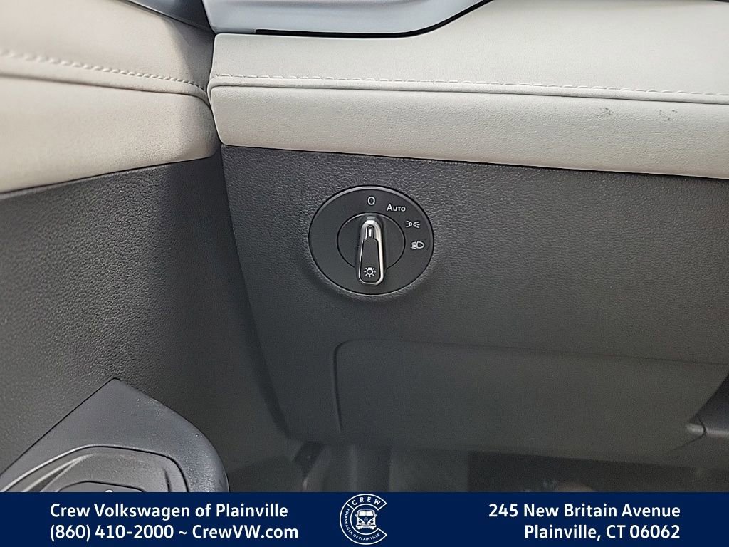 New 2026 Volkswagen Taos SE image 11