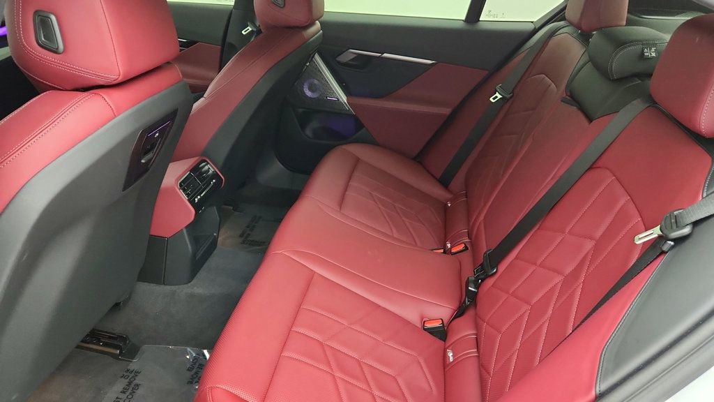Used 2025 BMW i5 xDrive40 w/ M Sport Package image 22