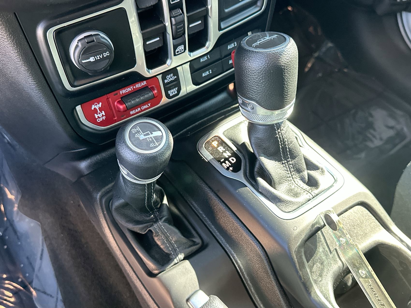 Used 2024 Jeep Gladiator Rubicon AWD/4WD image 19