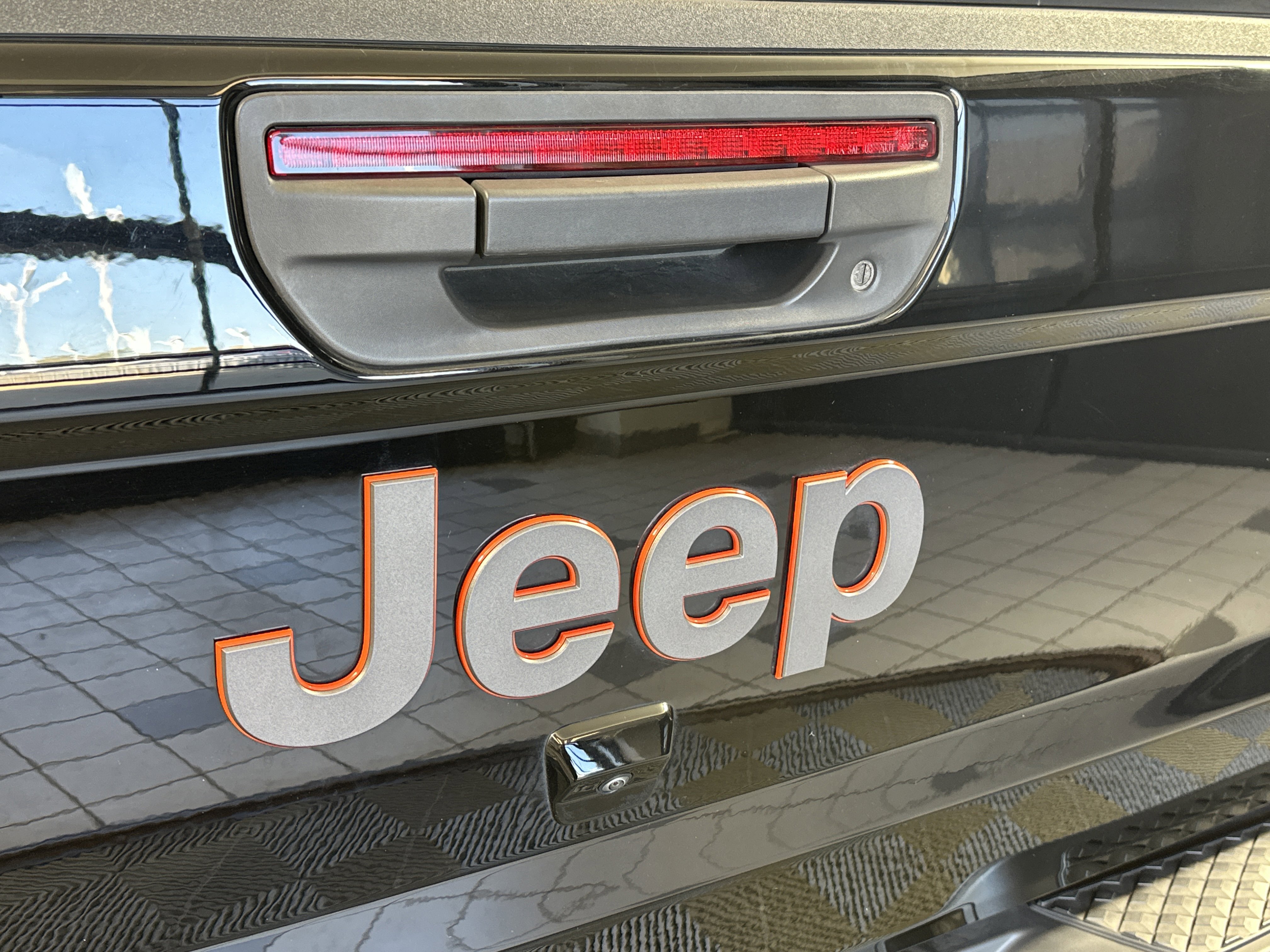 Used 2023 Jeep Gladiator Mojave w/ Cold Weather Group image 15