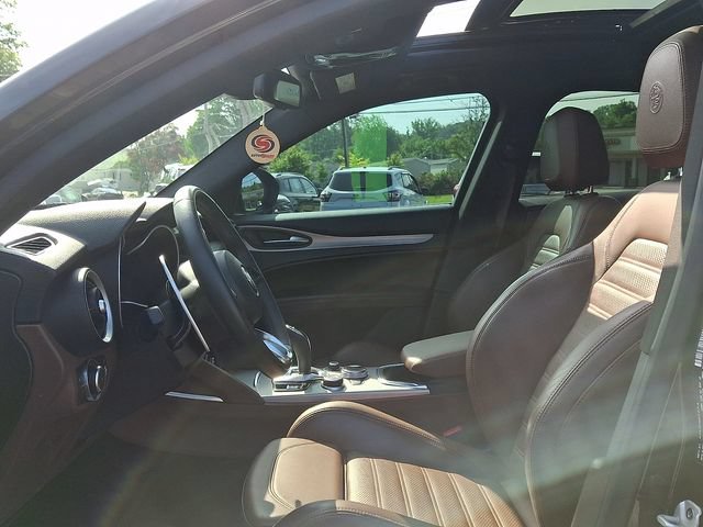 Used 2020 Alfa Romeo Stelvio Ti Sport w/ Quick Order Package 22S Sport AWD/4WD image 13
