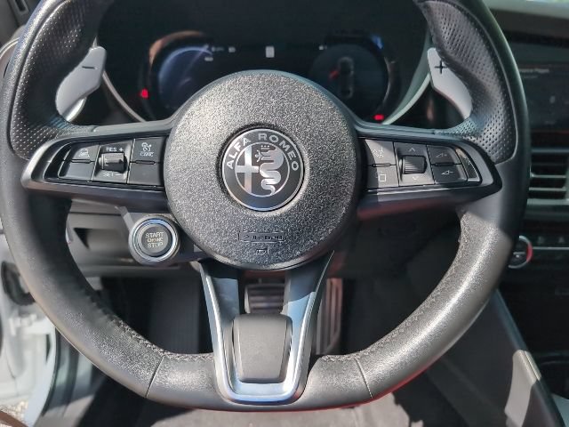 Used 2024 Alfa Romeo Giulia Veloce RWD image 11