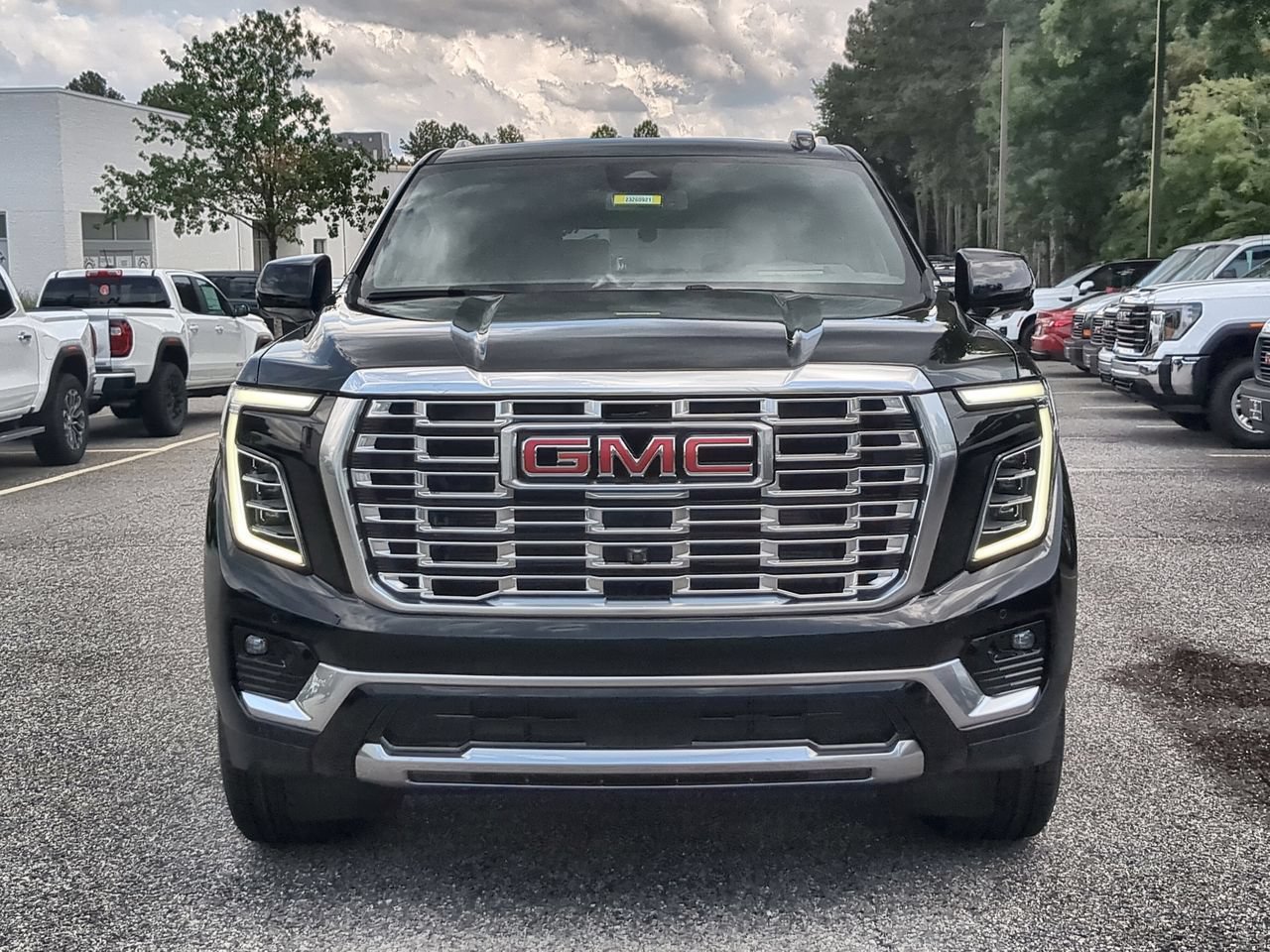 Used 2026 GMC Yukon XL Denali w/ Sun & Power Step Package AWD/4WD image 3