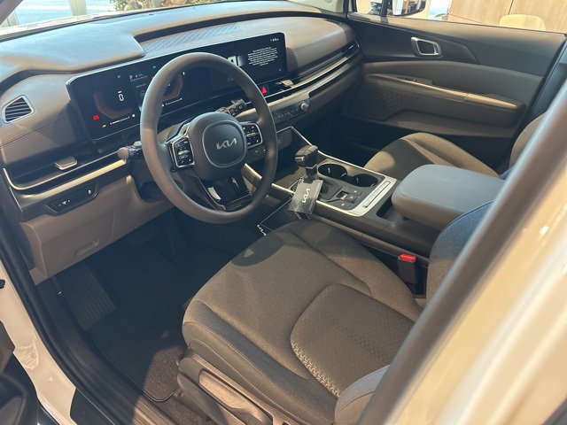 New 2026 Kia Carnival LX image 9