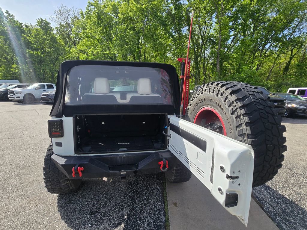 Used 2017 Jeep Wrangler Rubicon w/ Power Convenience Group AWD/4WD image 20