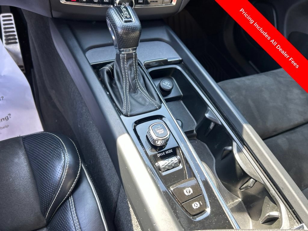Used 2018 Volvo XC60 T5 R-Design w/ Convenience Package AWD/4WD image 11