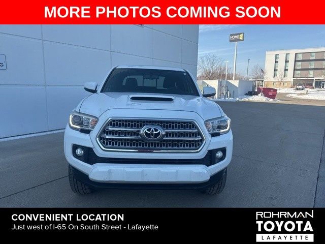 Used 2017 Toyota Tacoma TRD Sport image 2