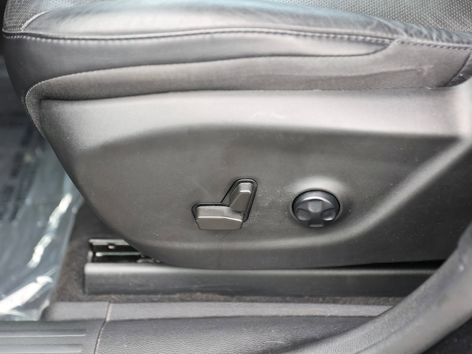 Used 2021 Jeep Cherokee Latitude Lux w/ Comfort/Convenience Group image 19