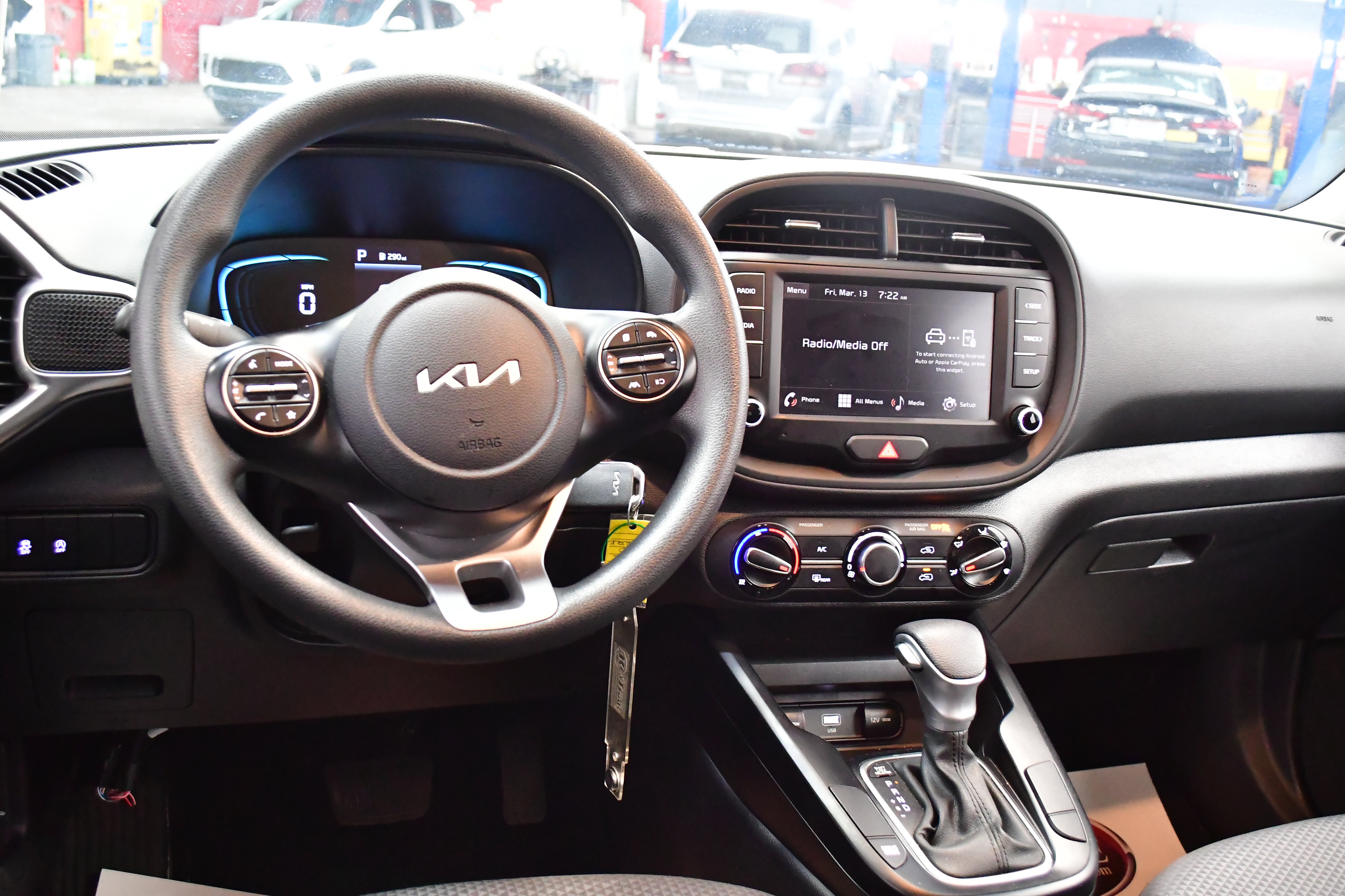 Used 2025 Kia Soul LX w/ LX Technology Package image 9