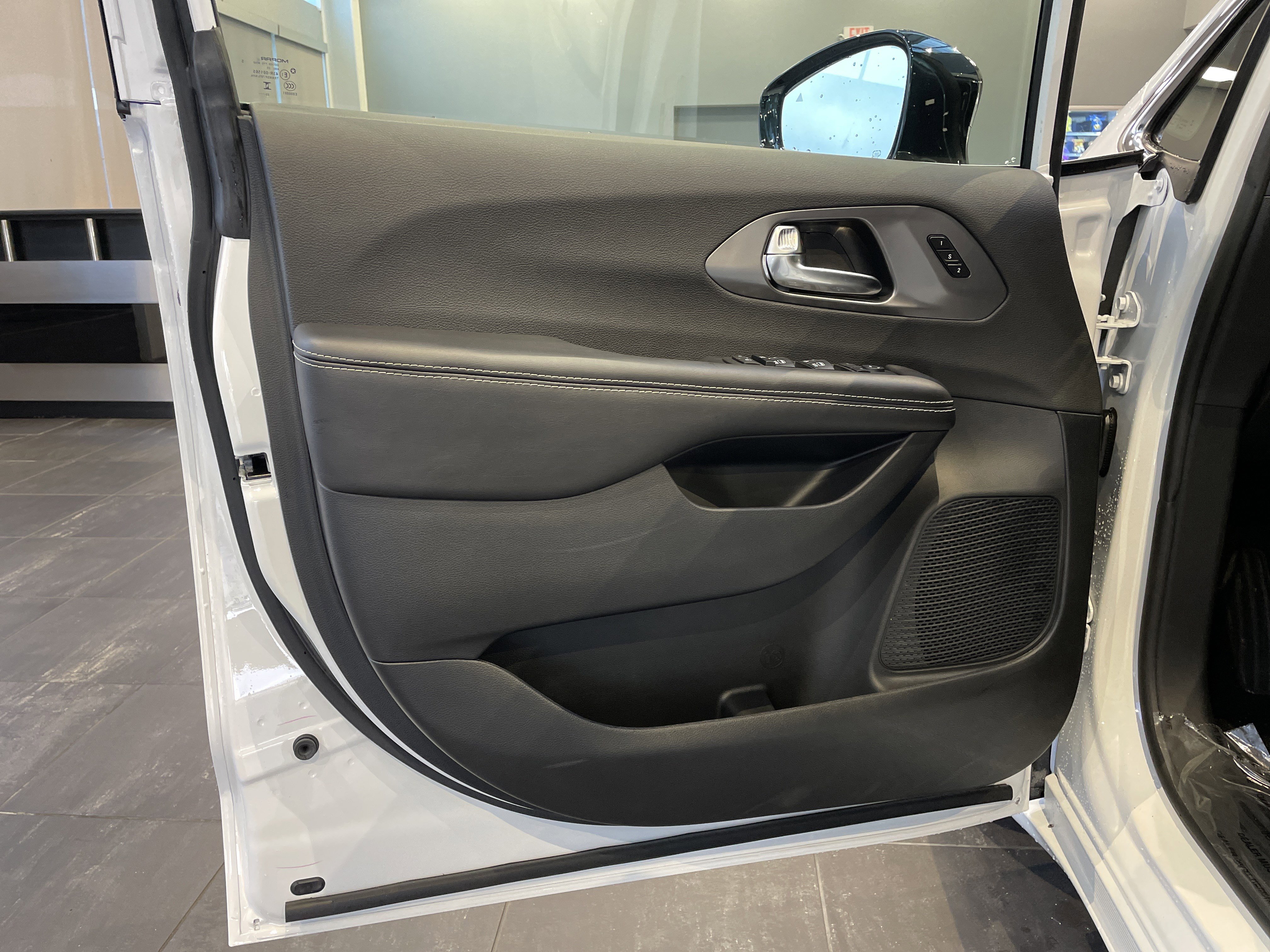 New 2026 Chrysler Pacifica Select image 13