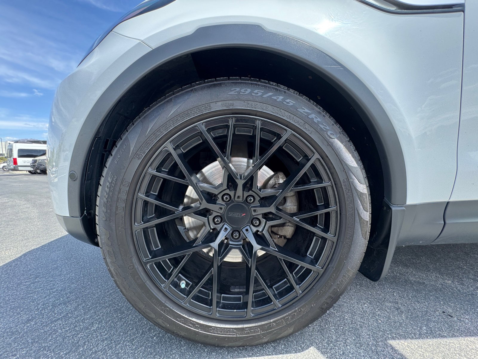 Used 2020 Land Rover Discovery HSE image 26