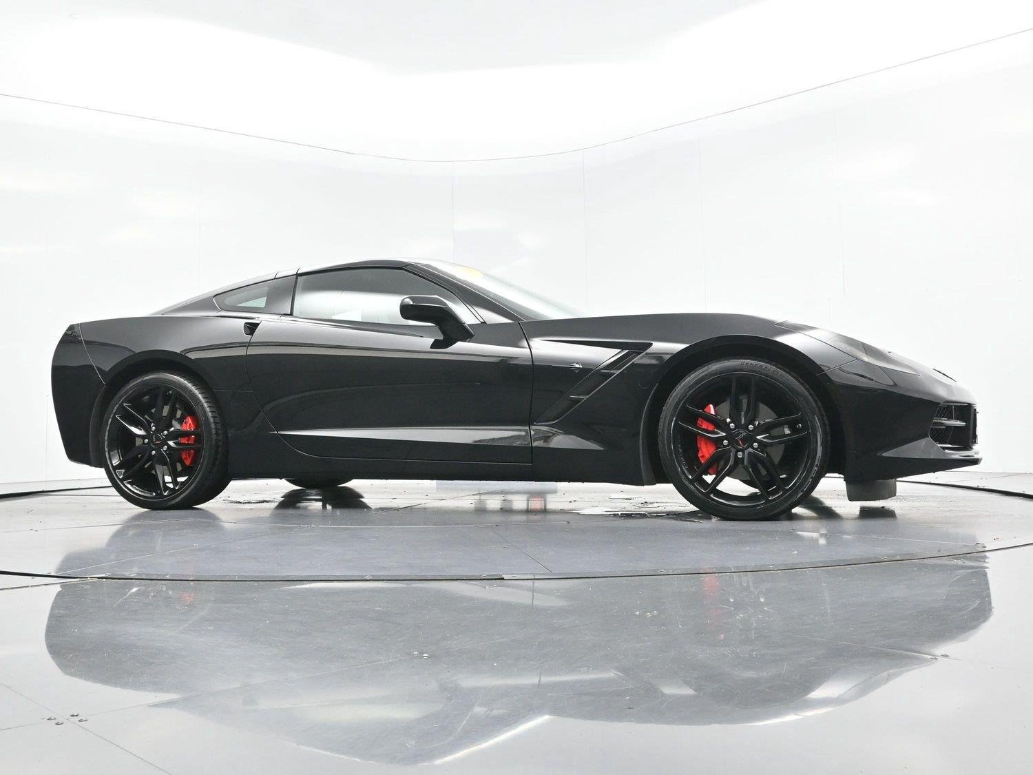 Used 2019 Chevrolet Corvette Stingray Coupe w/ Carbon Flash Badge Package RWD image 39