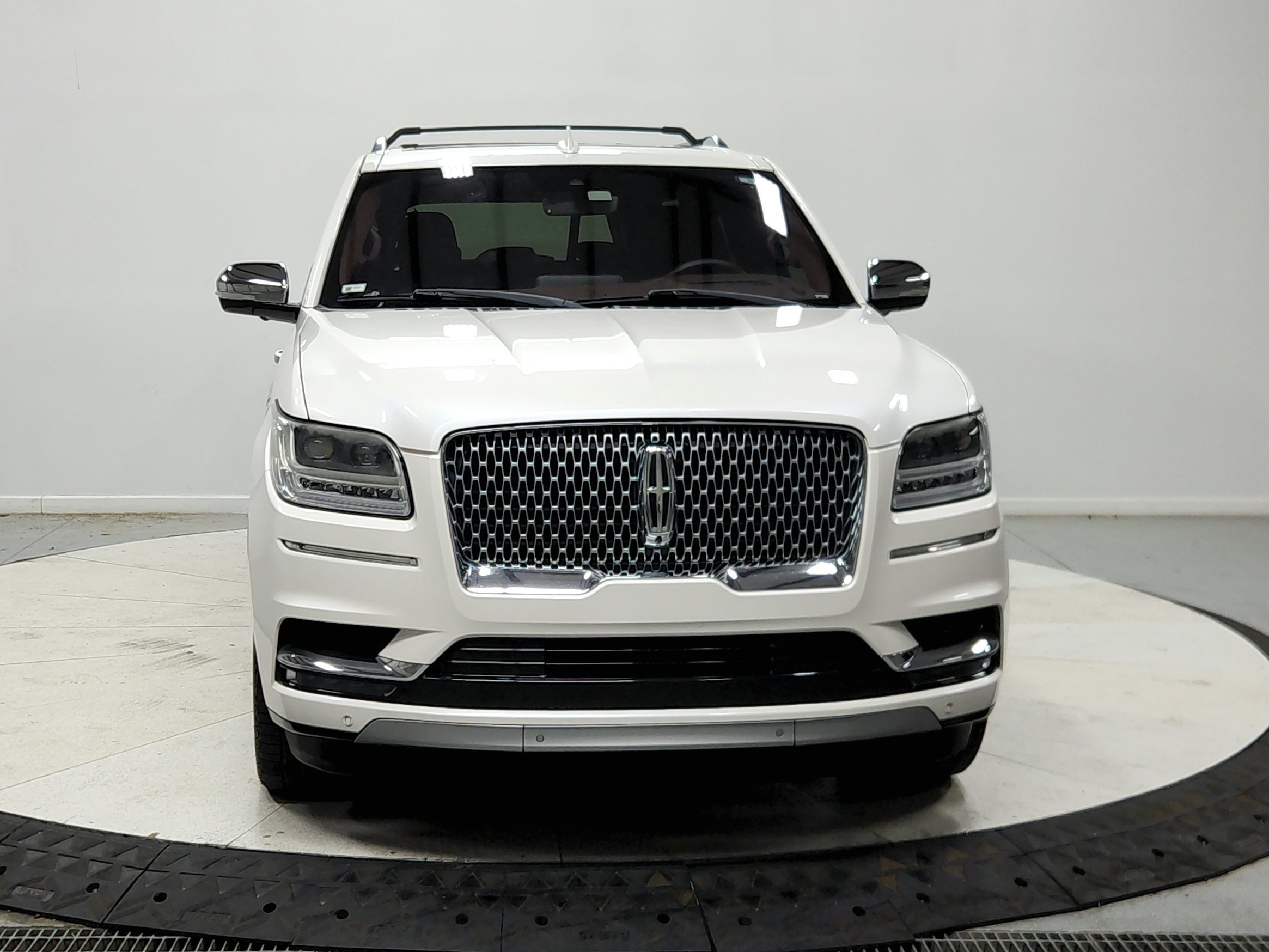 Used 2018 Lincoln Navigator L Black Label w/ Cargo Package AWD/4WD image 3