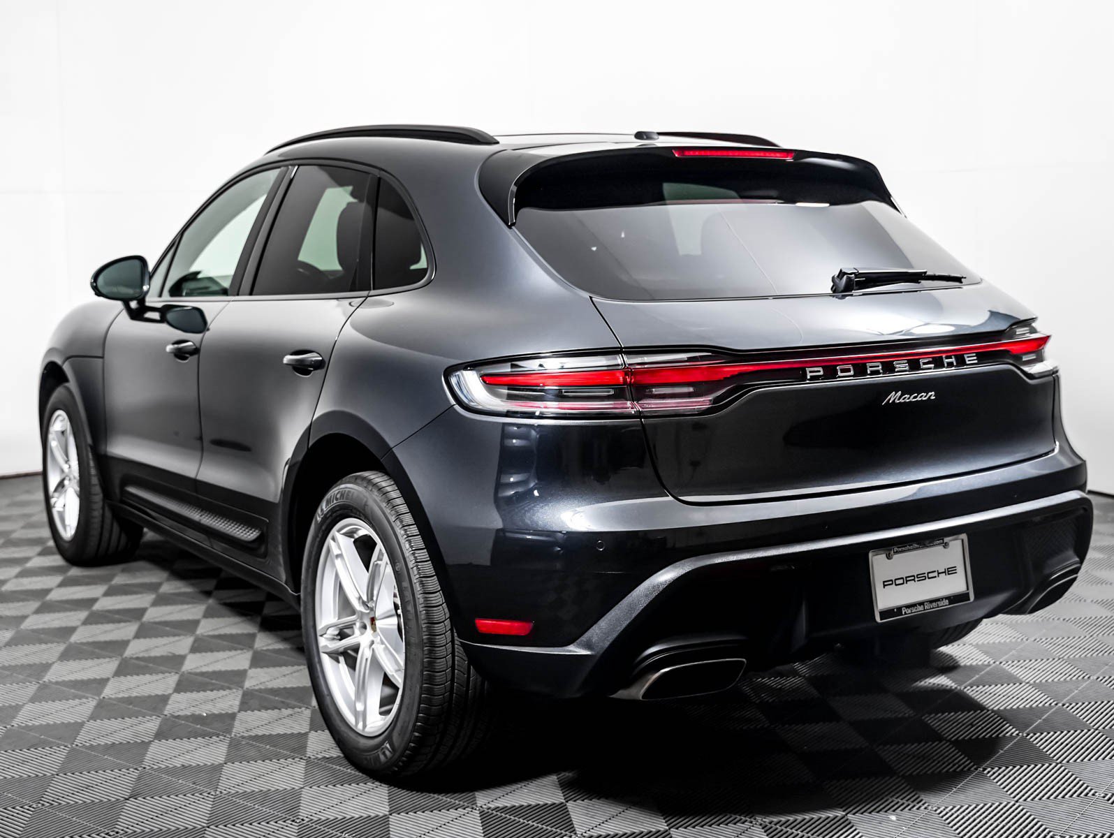 Used 2026 Porsche Macan AWD/4WD image 3