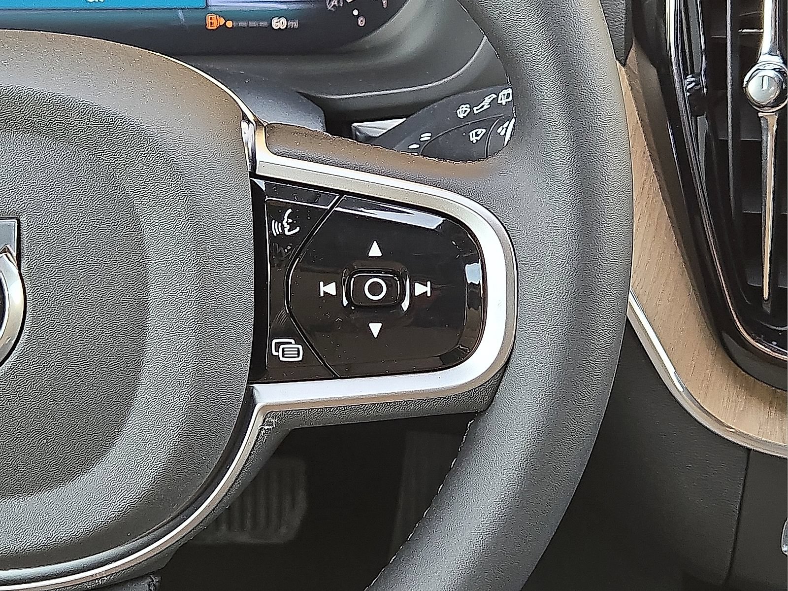 New 2026 Volvo XC60 B5 Core AWD/4WD image 13