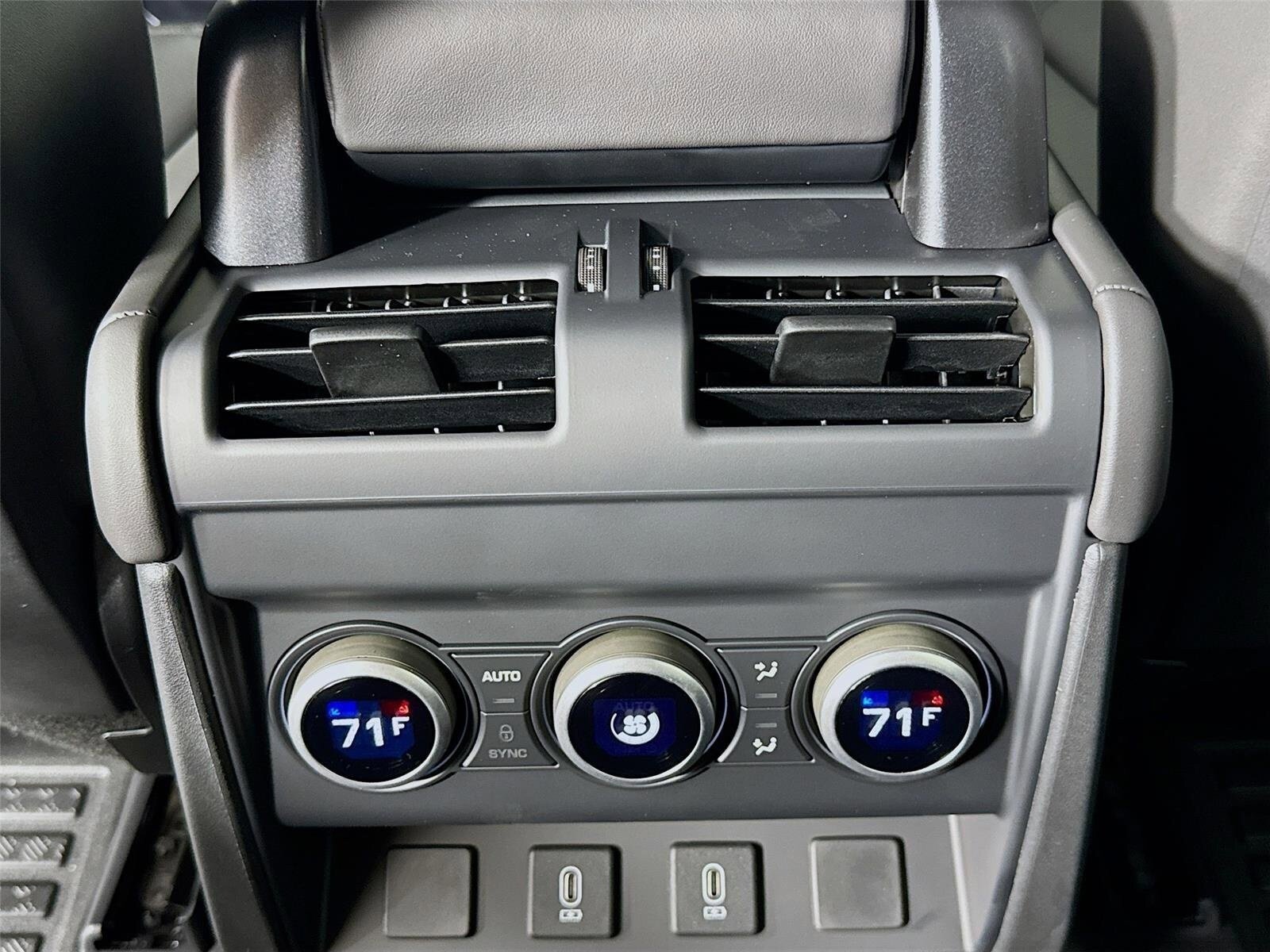 New 2026 Land Rover Defender 110 X-Dynamic SE AWD/4WD image 27