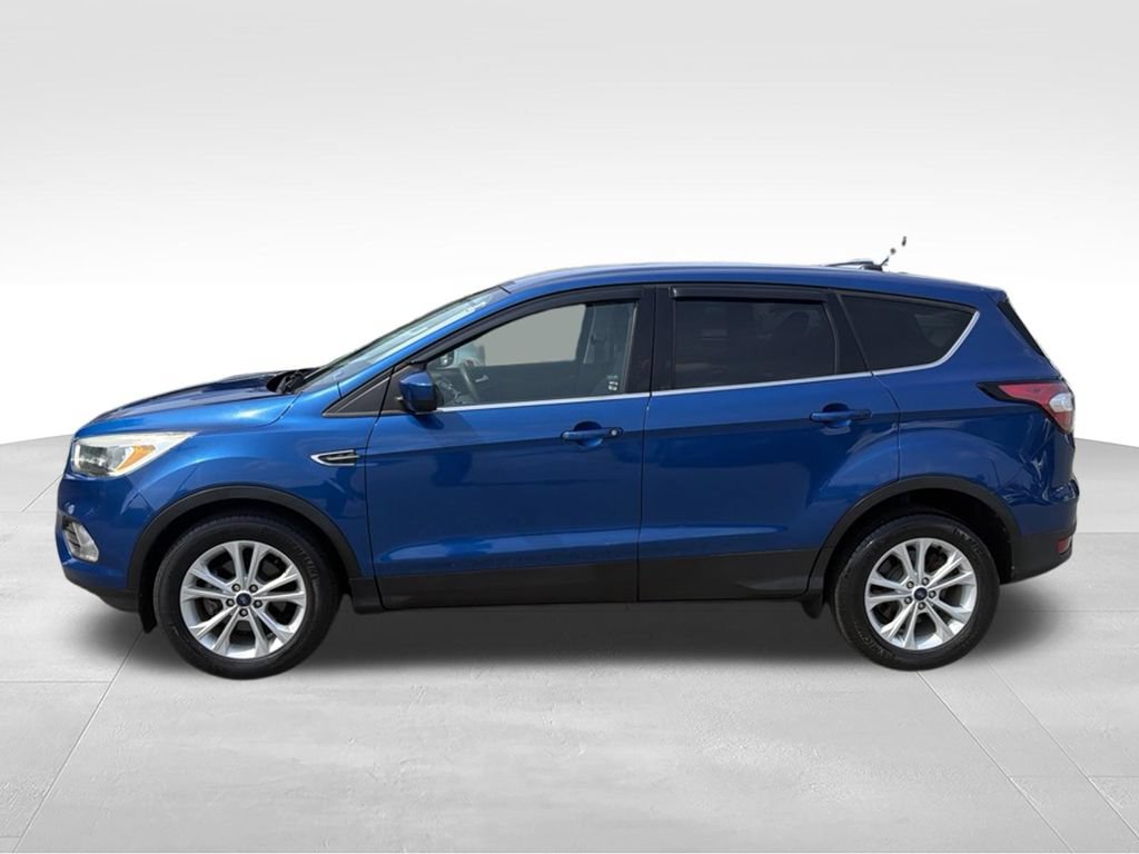 Used 2017 Ford Escape SE FWD image 2