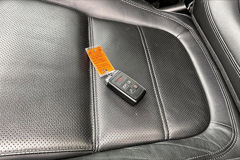 Used 2020 Jaguar E-PACE image 10