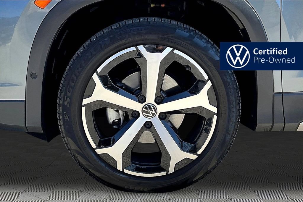 Used 2025 Volkswagen Tiguan SE FWD image 33