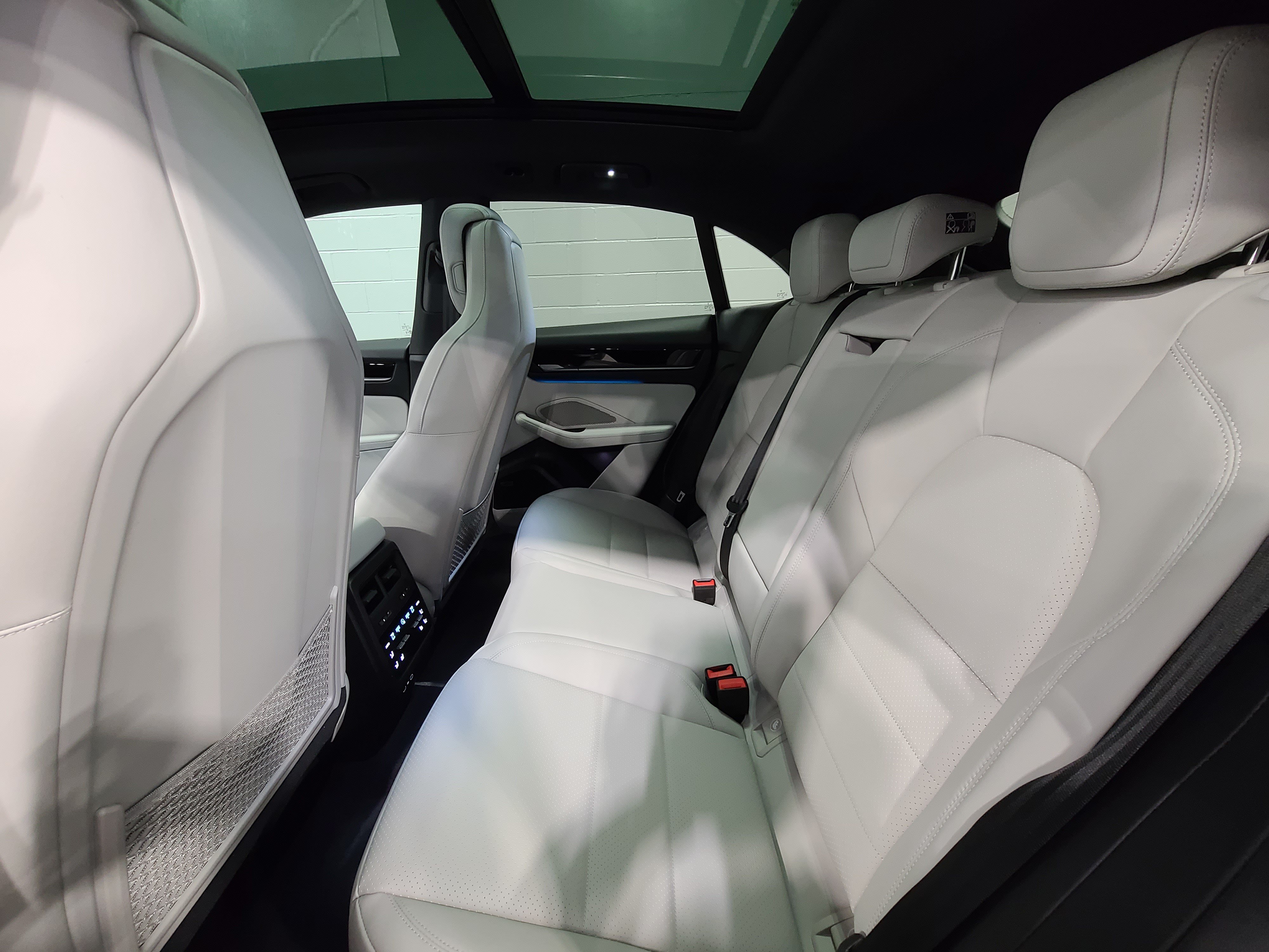 New 2026 Porsche Macan Electric RWD image 27