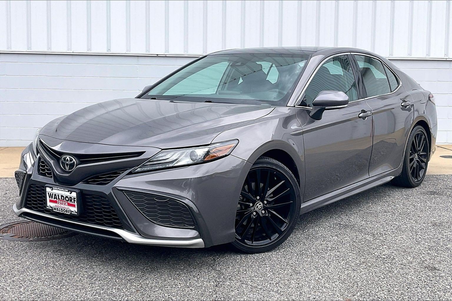 Used 2021 Toyota Camry XSE FWD image 2