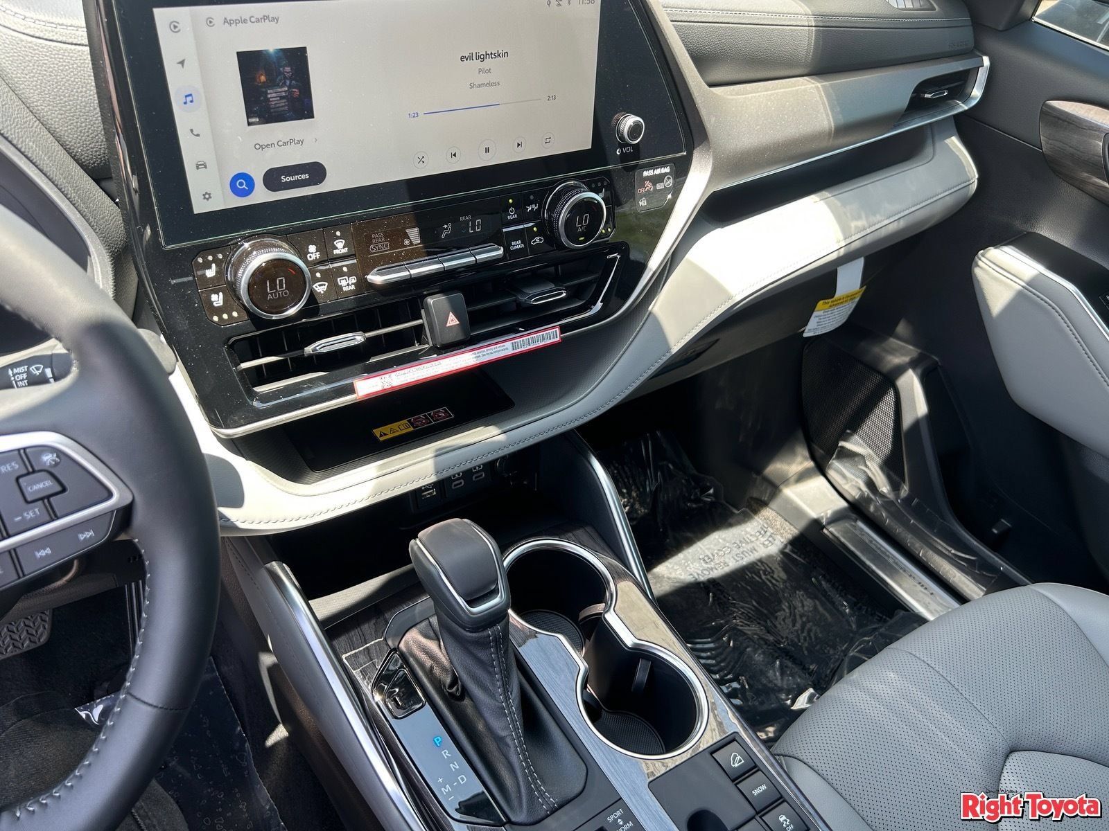 New 2026 Toyota Highlander Limited AWD/4WD image 24