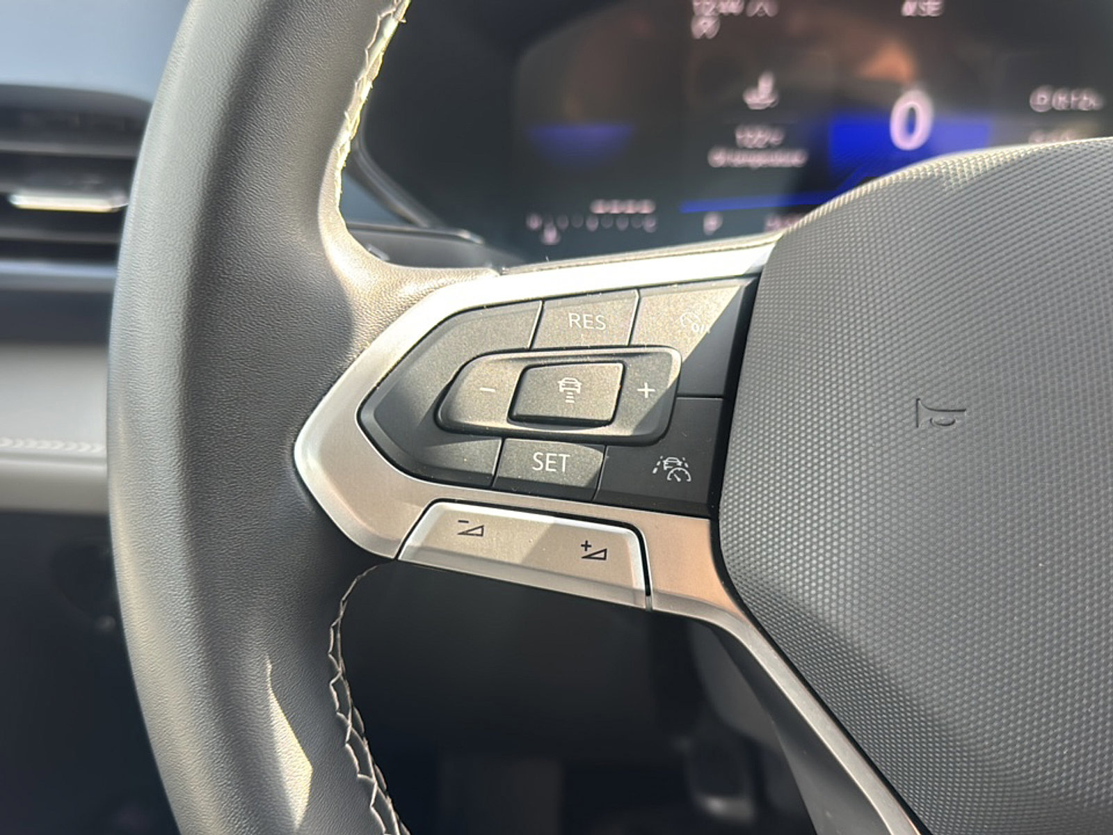 Used 2024 Volkswagen Taos SE image 30