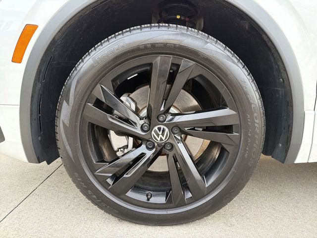 Used 2023 Volkswagen Tiguan SE R-Line image 12