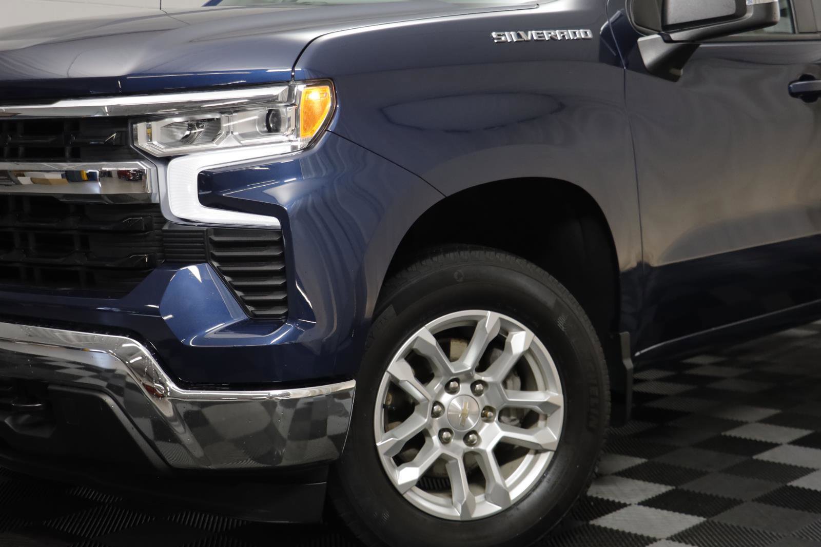 Used 2023 Chevrolet Silverado 1500 LT image 3