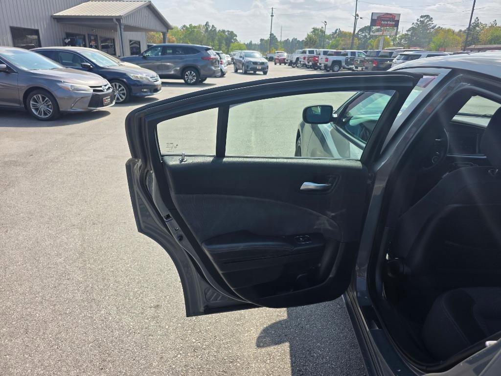 Used 2018 Dodge Charger SXT w/ Blacktop Package RWD image 8