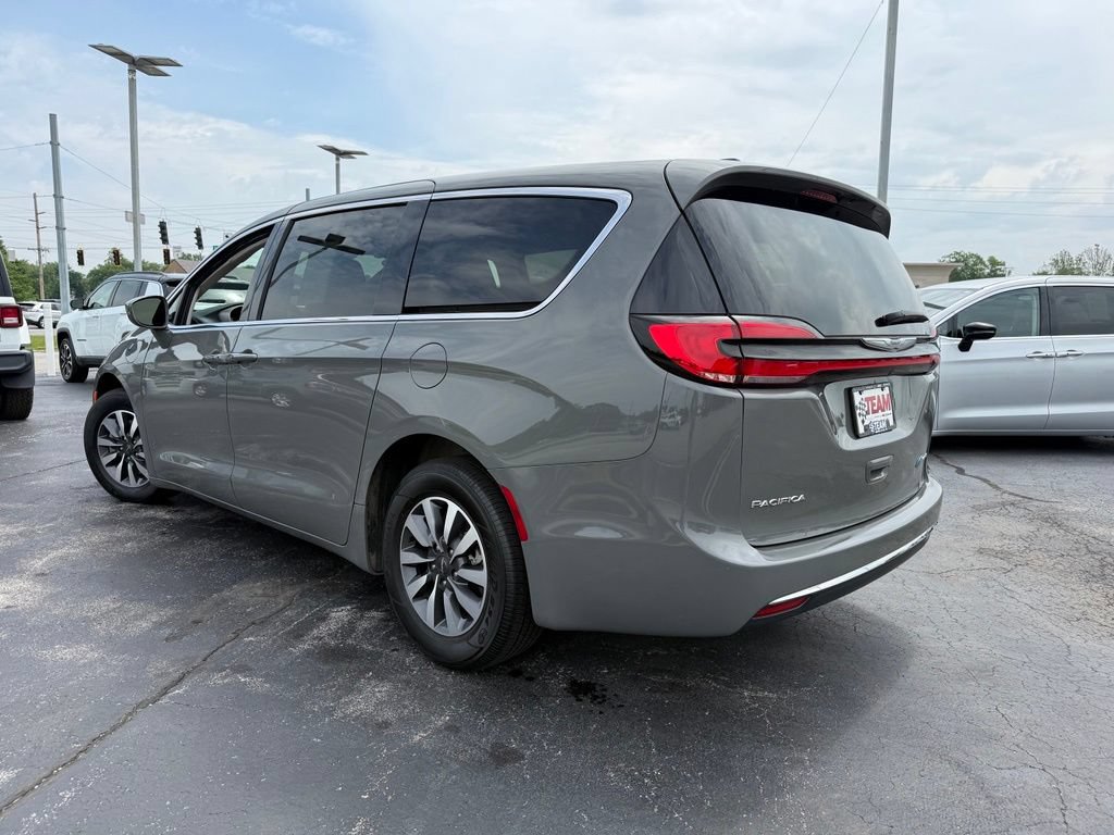 Used 2022 Chrysler Pacifica Touring-L FWD image 5