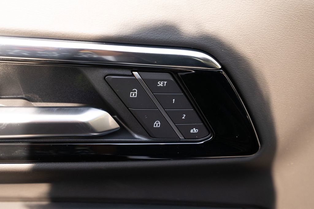 New 2025 Chevrolet Suburban Premier w/ Sun And Tow Package image 20