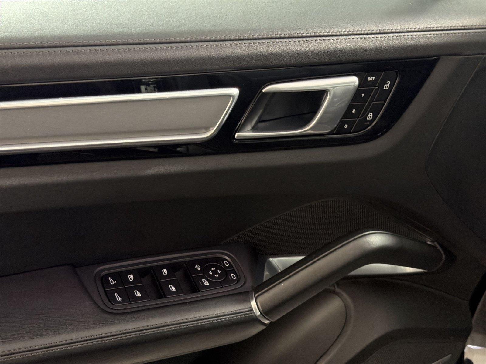 Used 2022 Porsche Cayenne Turbo AWD/4WD image 15