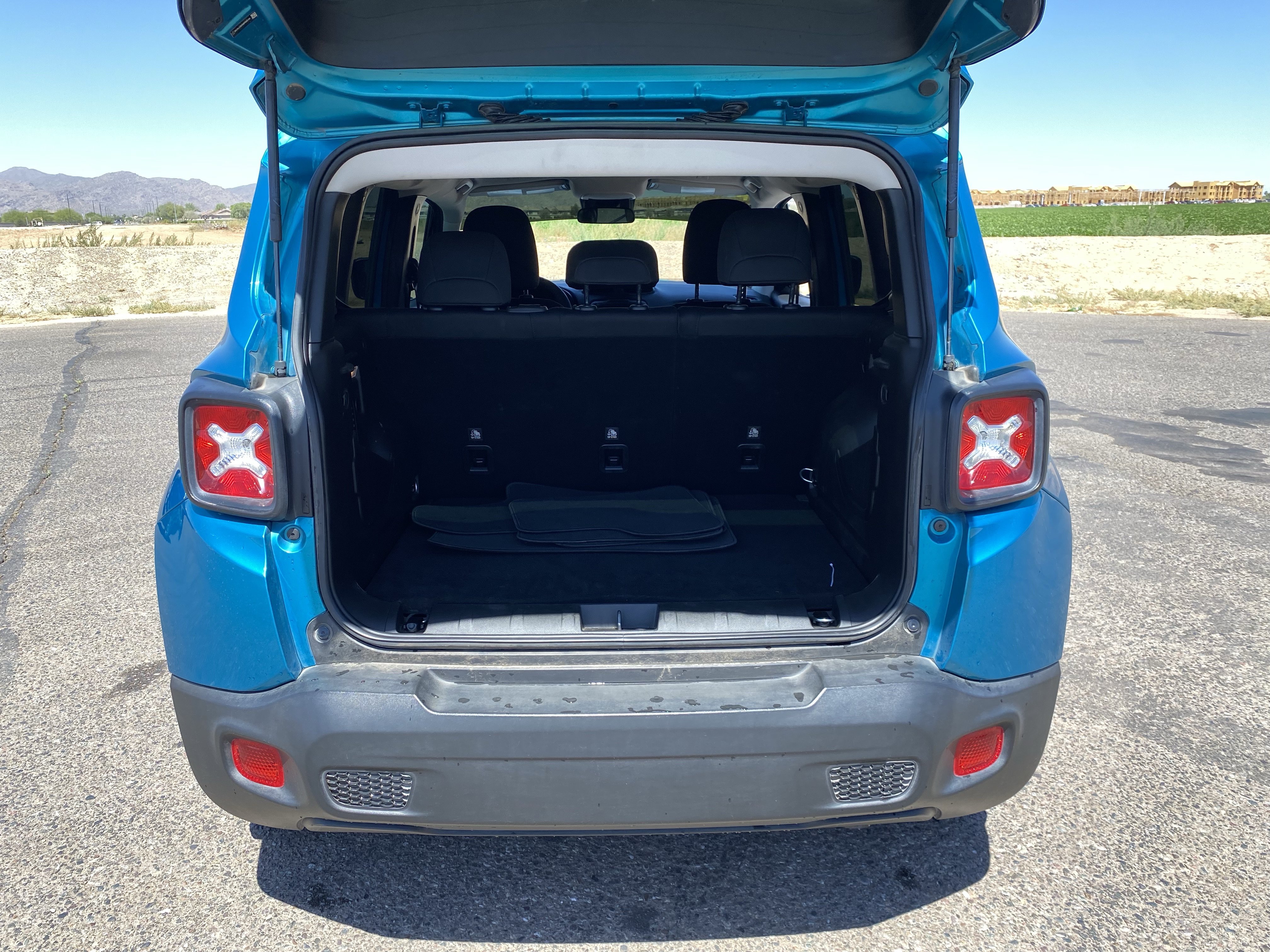 Used 2021 Jeep Renegade Latitude FWD image 14