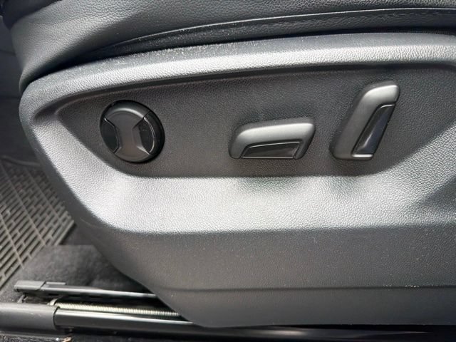 Used 2021 Volkswagen Tiguan SE w/ Panoramic Sunroof Package FWD image 10
