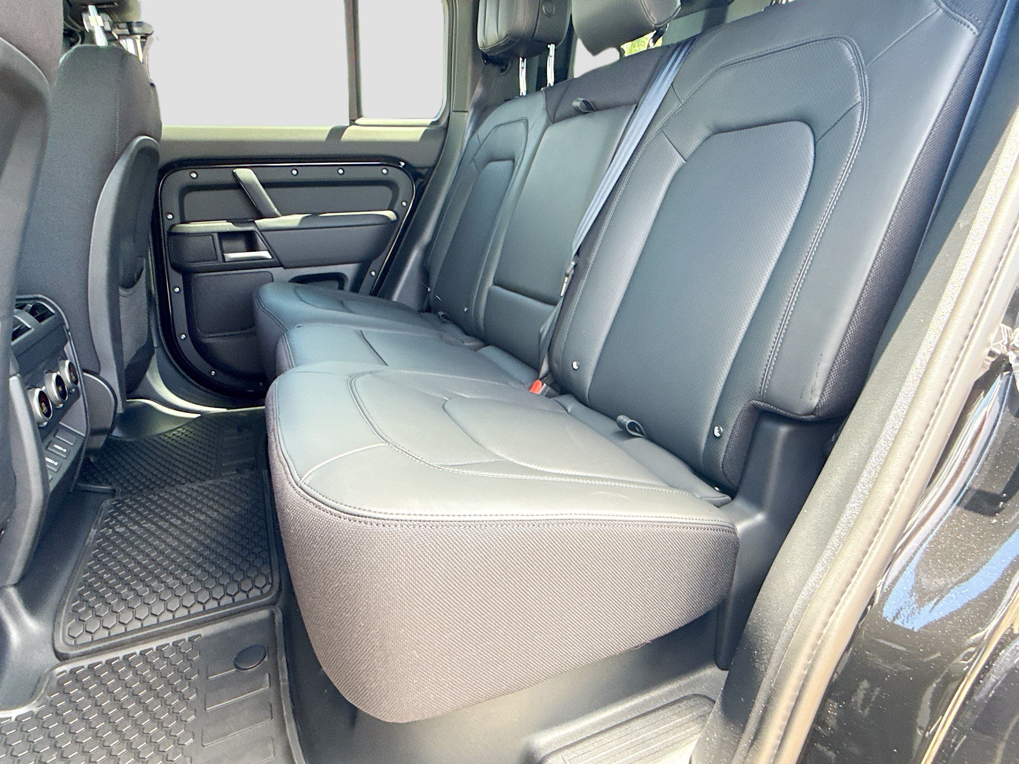New 2026 Land Rover Defender 110 X AWD/4WD image 21