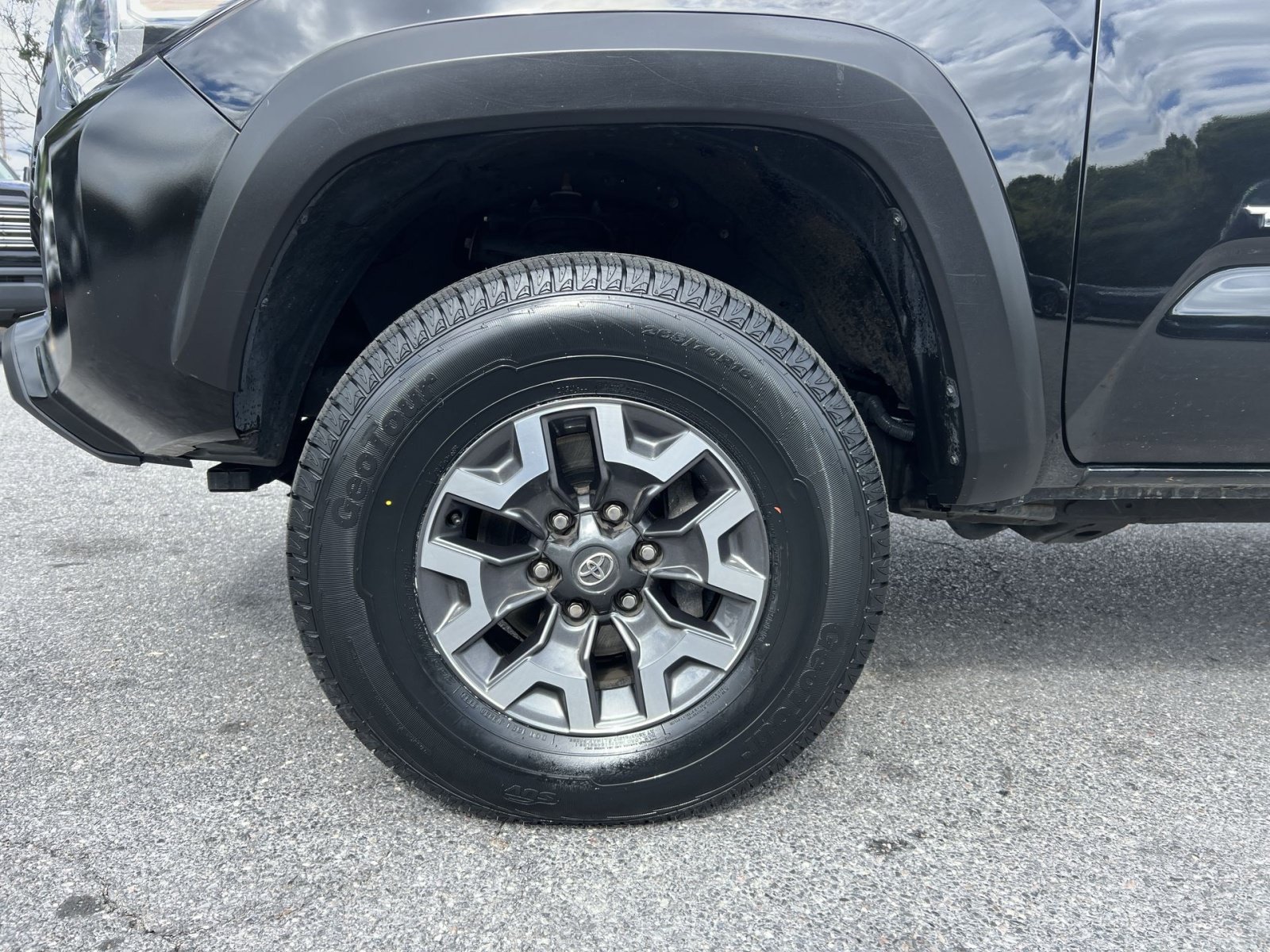 Used 2023 Toyota Tacoma TRD Off-Road w/ Technology Package AWD/4WD image 12
