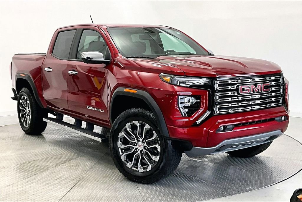 Used 2025 GMC Canyon Denali image 11