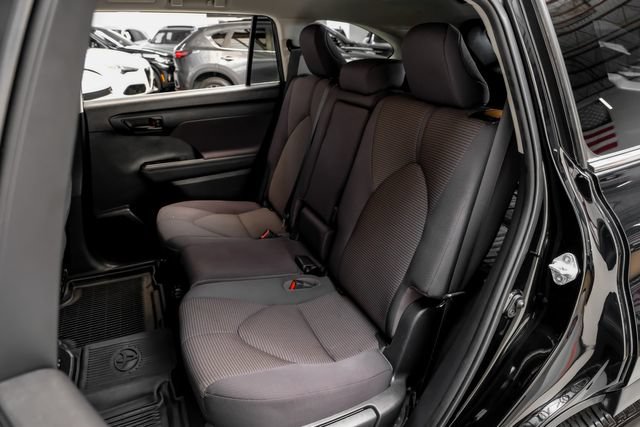 Used 2023 Toyota Highlander LE AWD/4WD image 40