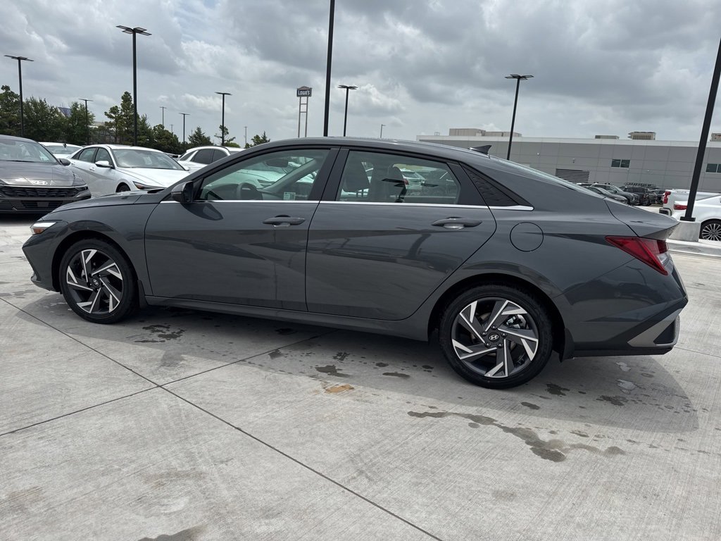 New 2025 Hyundai Elantra Limited image 8