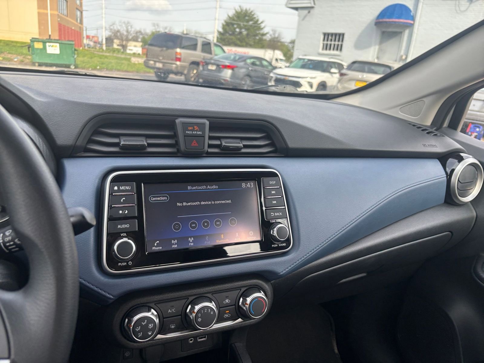 Used 2025 Nissan Versa SV image 33