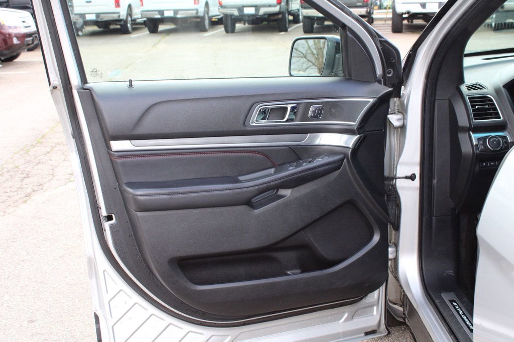 Used 2016 Ford Explorer Sport w/ Equipment Group 401A AWD/4WD image 17