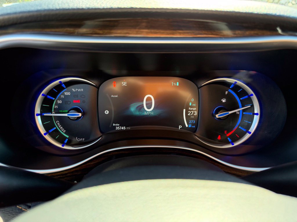 Used 2023 Chrysler Pacifica Pinnacle FWD image 22