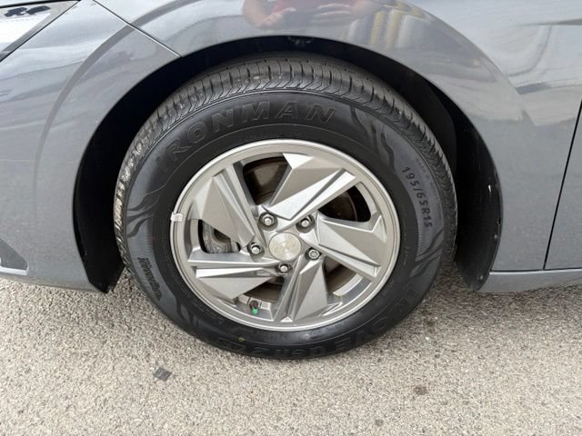 Used 2024 Hyundai Elantra SE FWD image 13