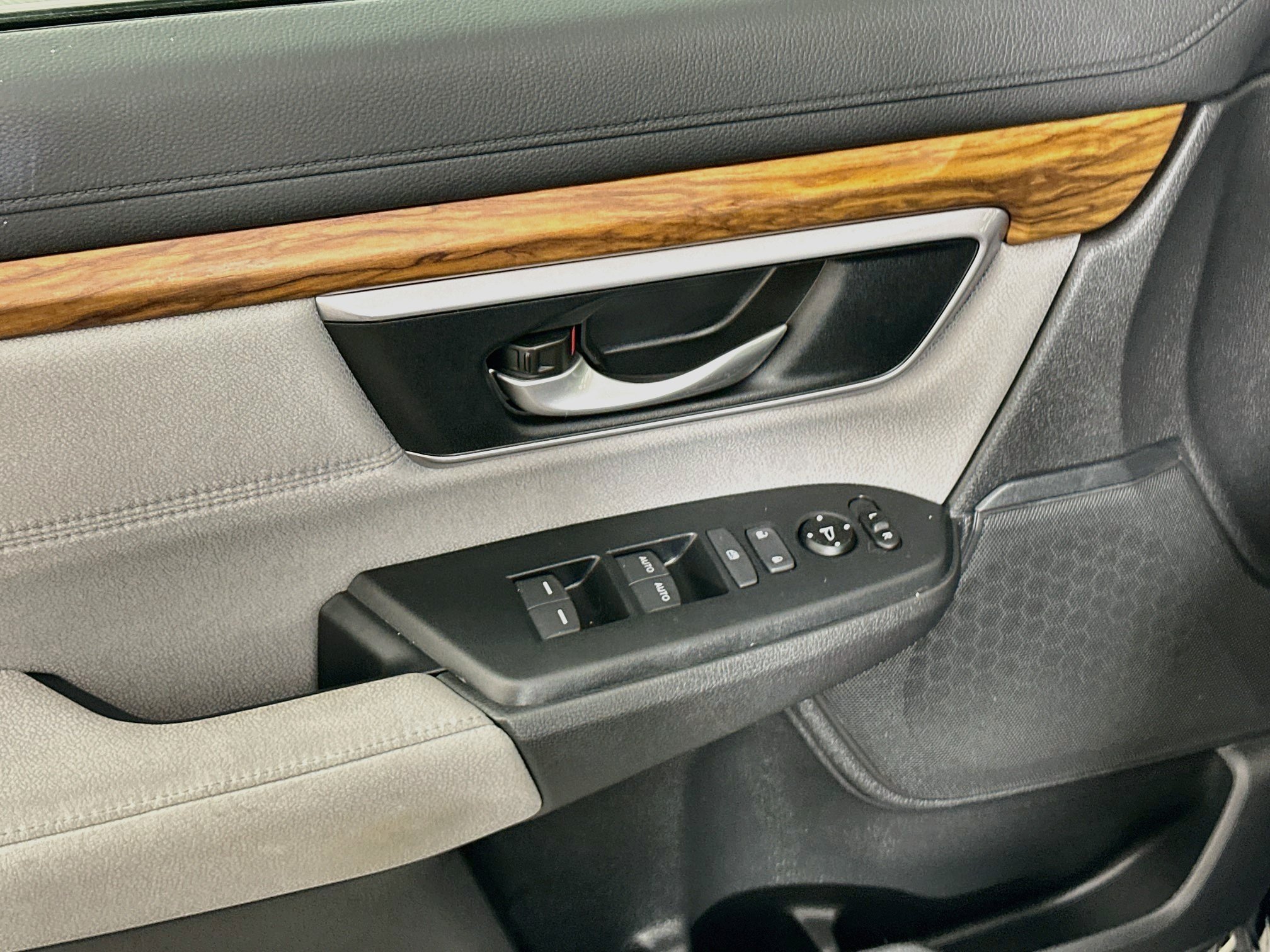 Used 2017 Honda CR-V EX image 15